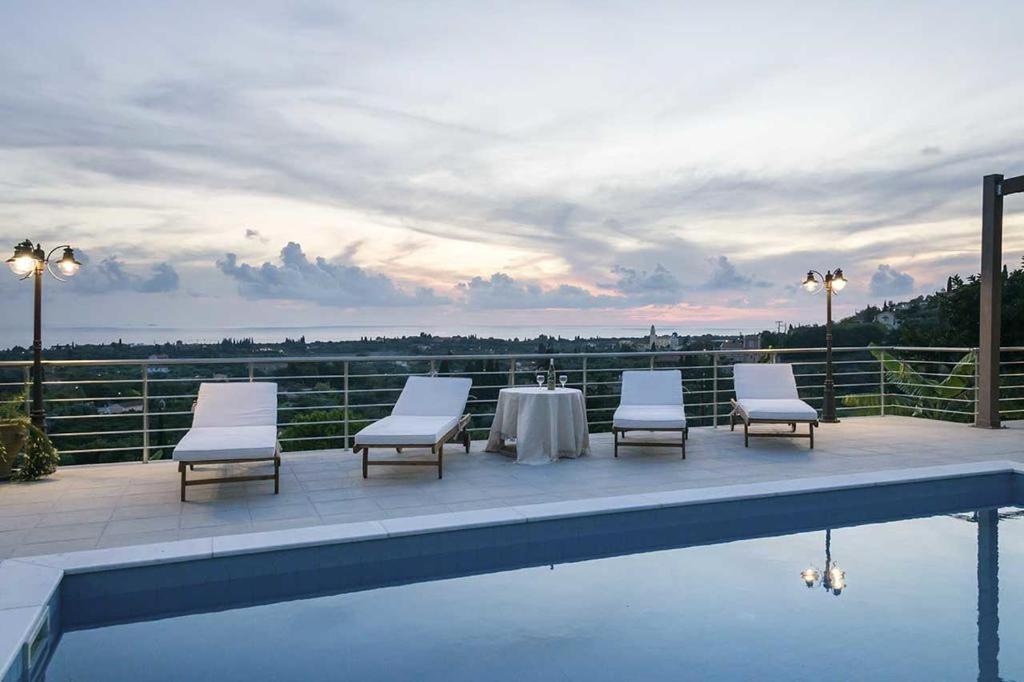 Monambeles Villas Свороната Экстерьер фото