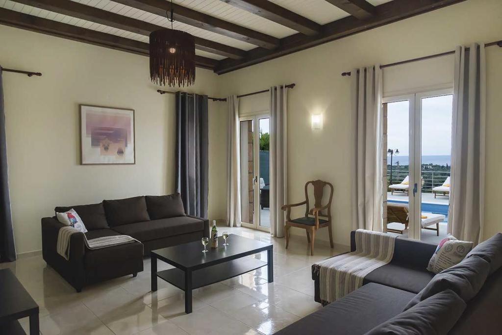 Monambeles Villas Свороната Экстерьер фото