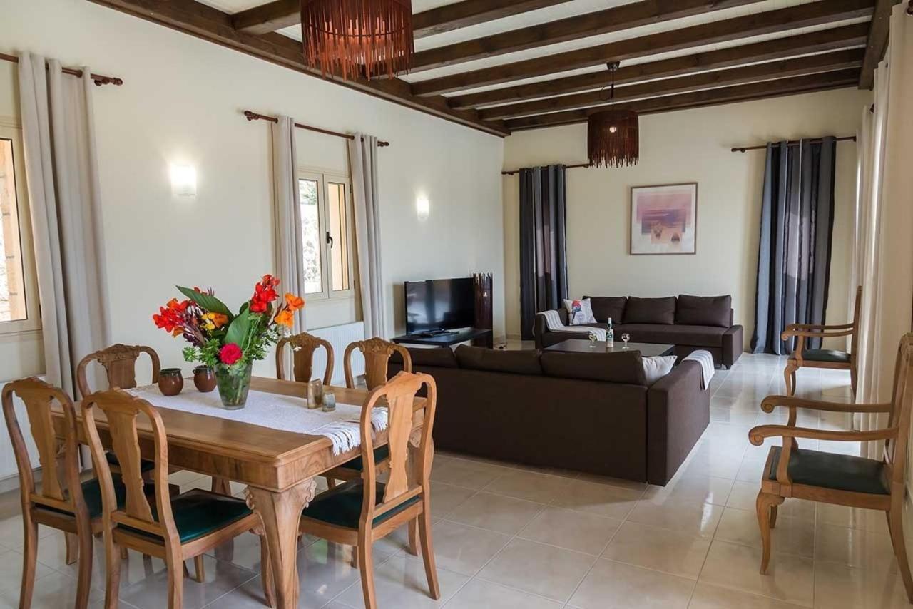 Monambeles Villas Свороната Экстерьер фото